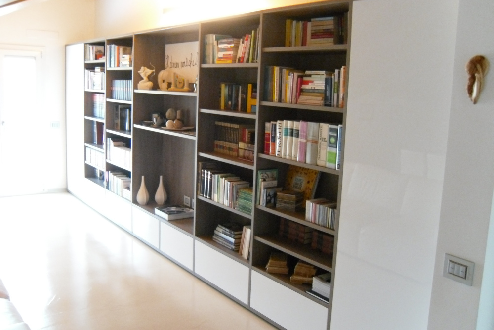 Realizzazione Librerie in Legno su Misura a Brembate, Bergamo